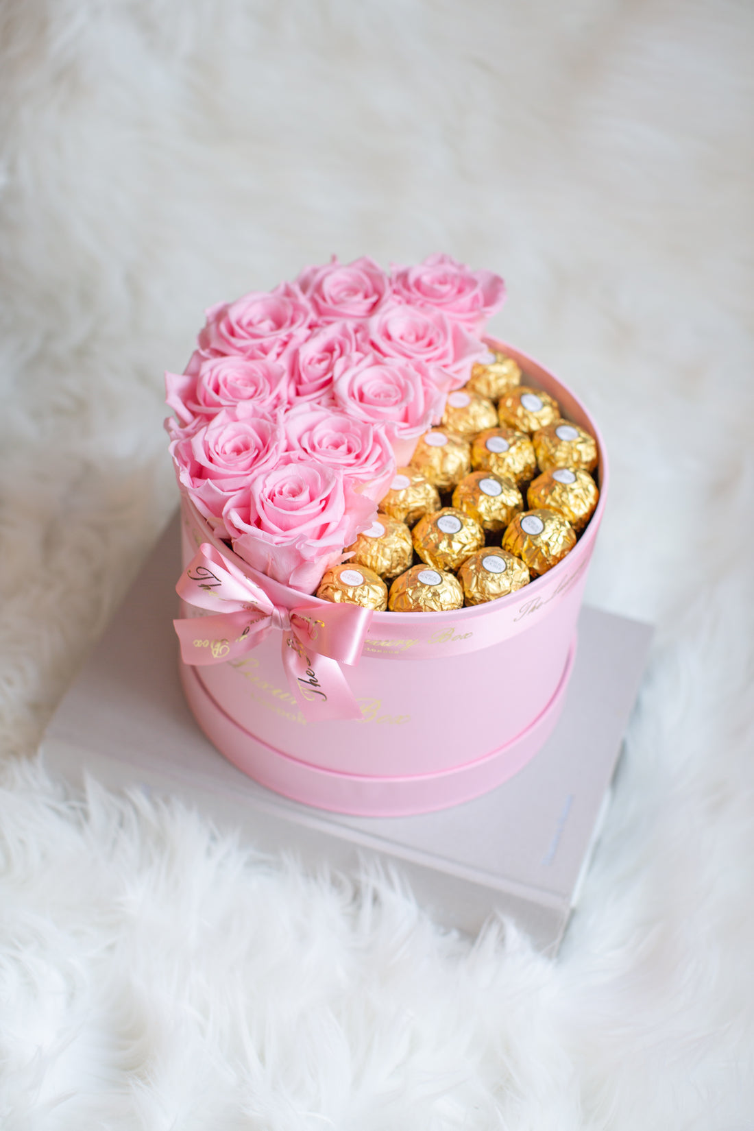Infinity Roses and Ferrero Rocher Chocolate Gift Box | Luxury Preserved Flowers and Chocolate Gift Set