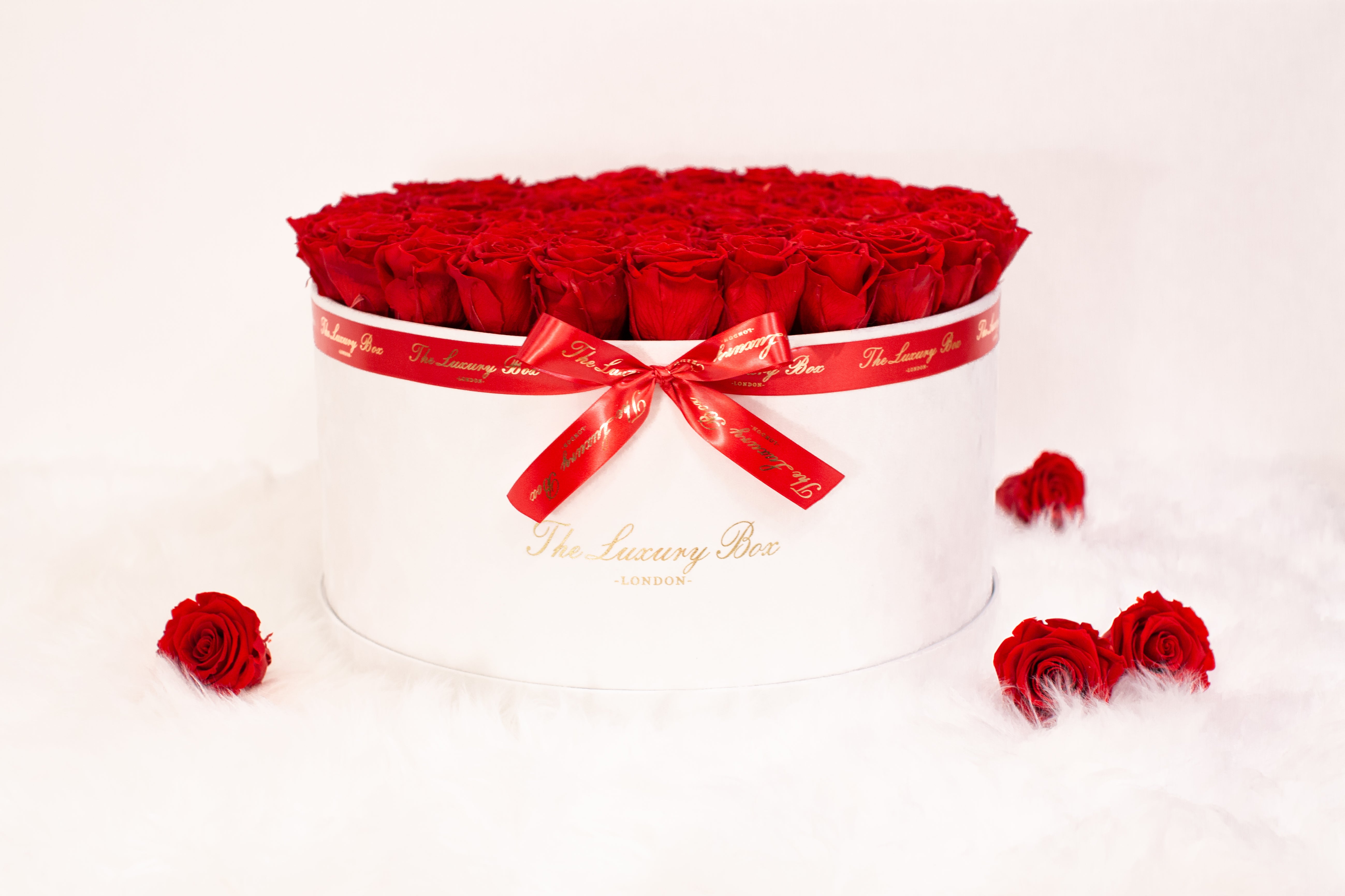 Red Eternity Roses In Black Box Roses Delivered Rose Bouquet The Luxury Box London