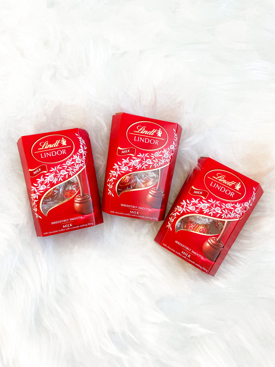 Lindt LINDOR Milk Chocolate Truffles 37g